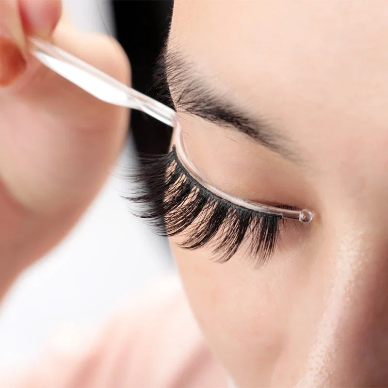 Elegant false eyelash display stand made of premium plastic with adjustable curvature for optimal lash presentation