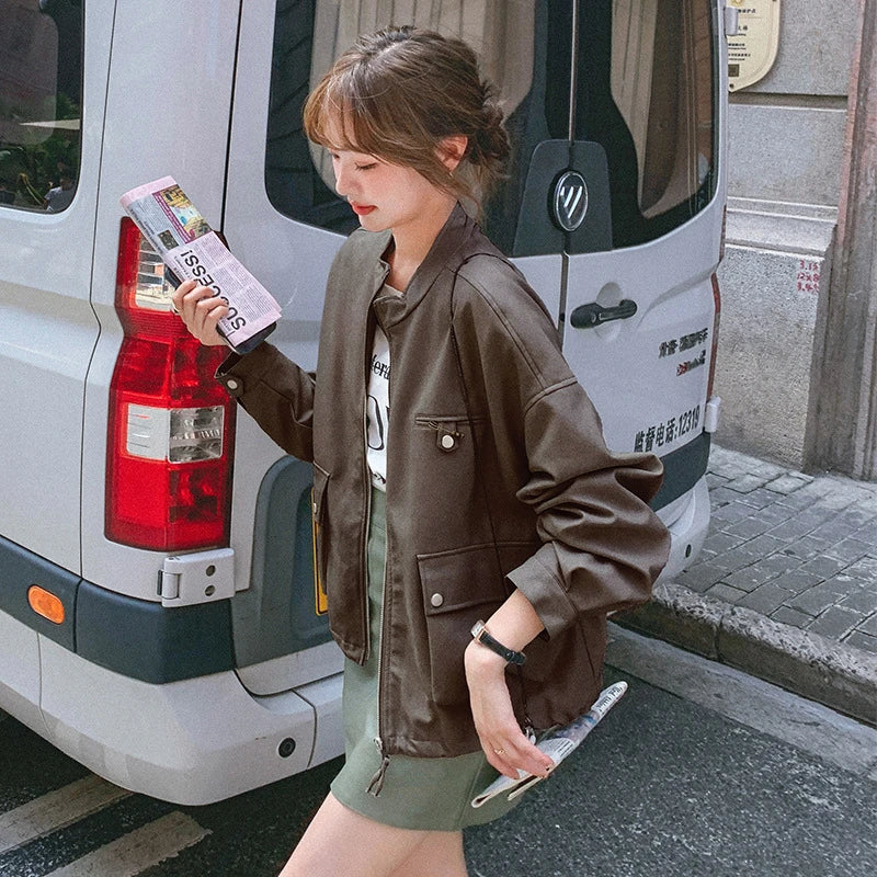 Stylish retro British autumn coat made with premium imitation leather, featuring a stand-up collar and zip-up front closure for a classic and durable look.
