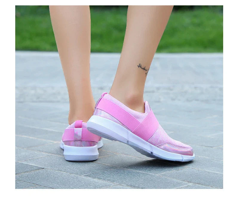 Lightweight ladies' casual slip-on shoes with breathable mesh upper and non-slip sole