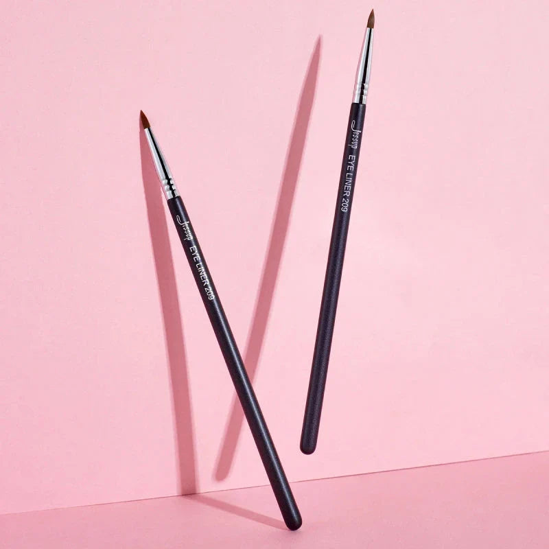 Precision Eyeliner Brush with fine-tipped synthetic fibres and ergonomic wooden handle for flawless liquid and cream eyeliner application