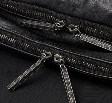 A stylish vegetable-tanned leather messenger bag for men, featuring a retro-inspired design and ample storage space.