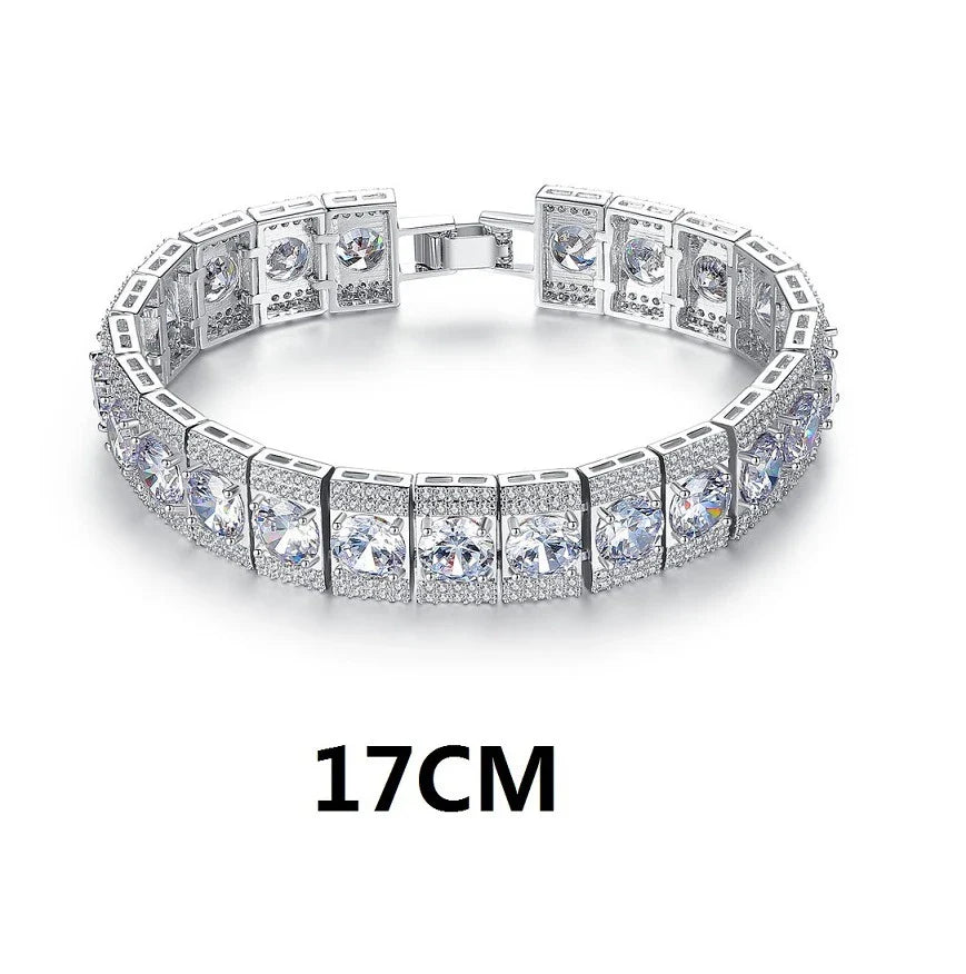 Premium copper and zircon bracelet with a captivating shine and adjustable design for a comfortable, personalised fit.