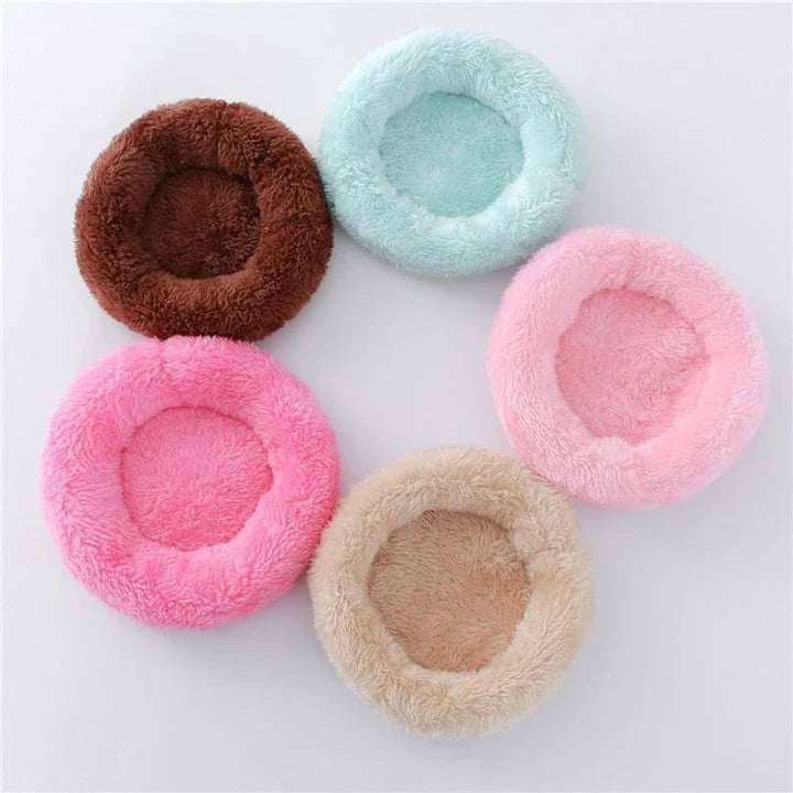 Luxurious plush hamster bed with soft, cosy fabric and generous size for optimal comfort and relaxation