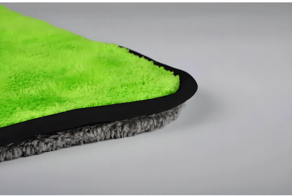 Premium Microfibre Car Cleaning Cloth - Highly Absorbent, Scratch-Free, and Lint-Free Towel for Effective Automotive Detailing