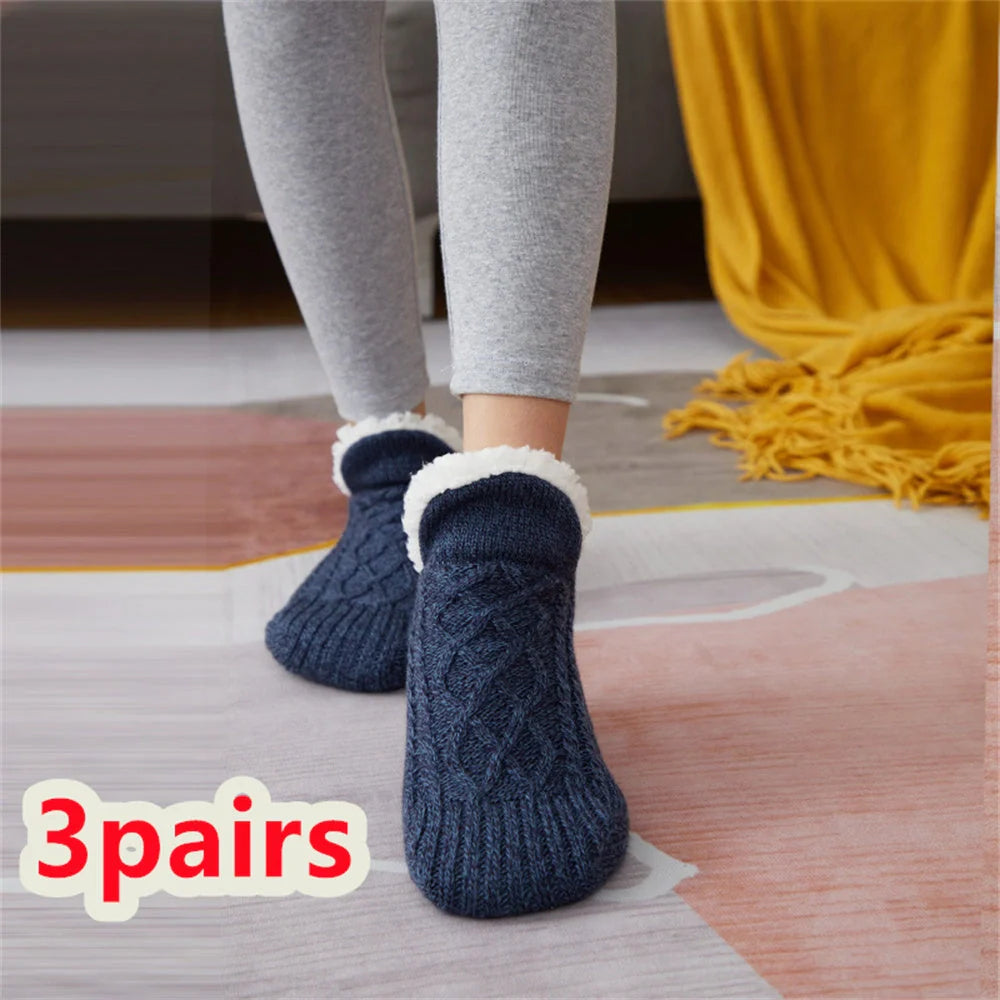 Winter woolen socks with non-slip dots in various colours