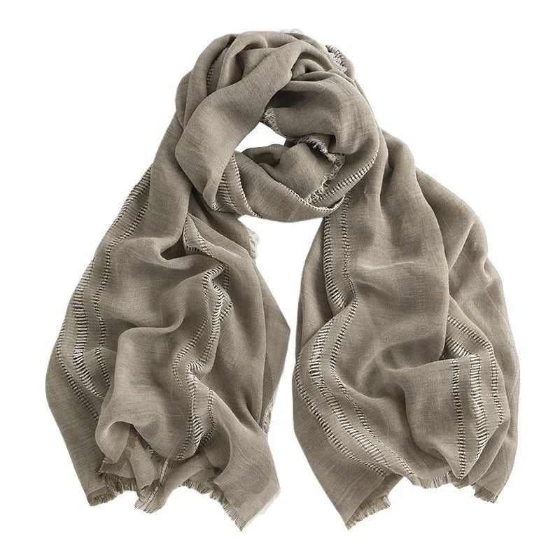 Herringbone pattern artificial cashmere scarf with tassel fringes
