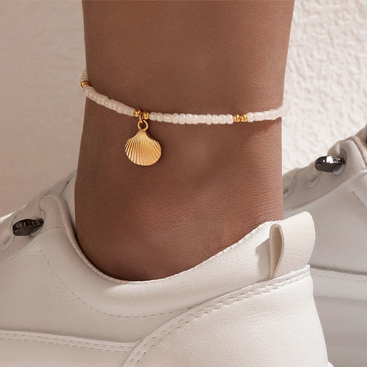 Adjustable bohemian style shell anklet with conch charm for women
