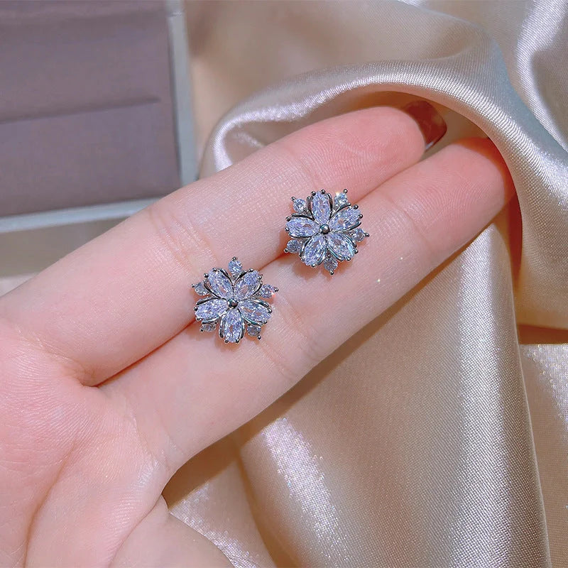 Exquisite zircon jewellery set with double-layered flower design and shimmering cubic zirconia stones