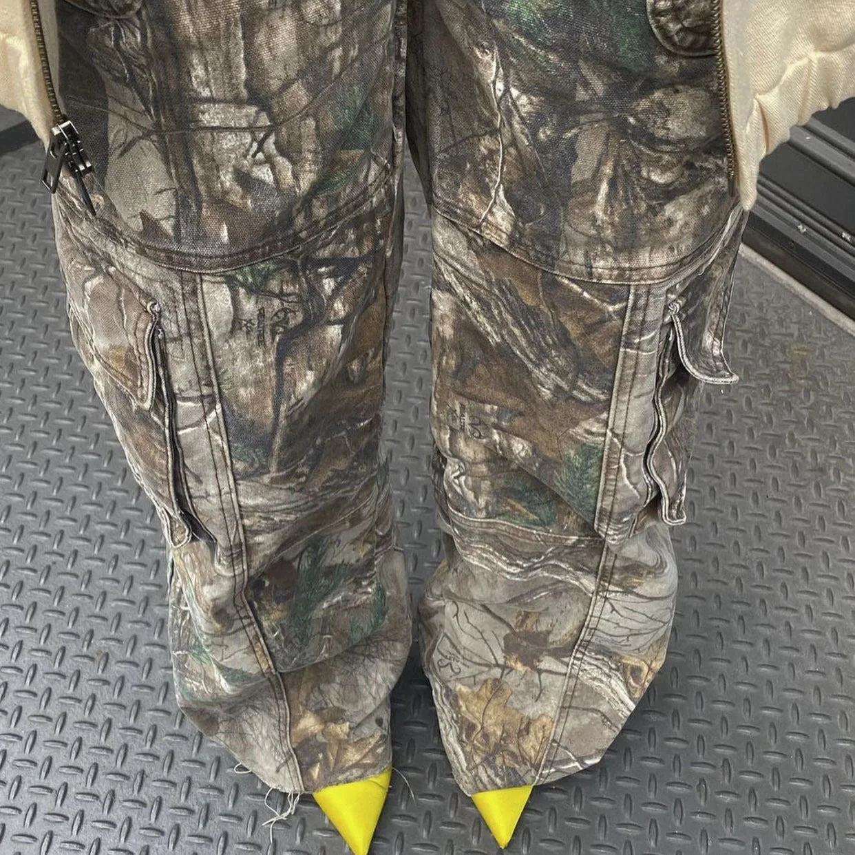 Women's summer camouflage cargo pants with multiple pockets