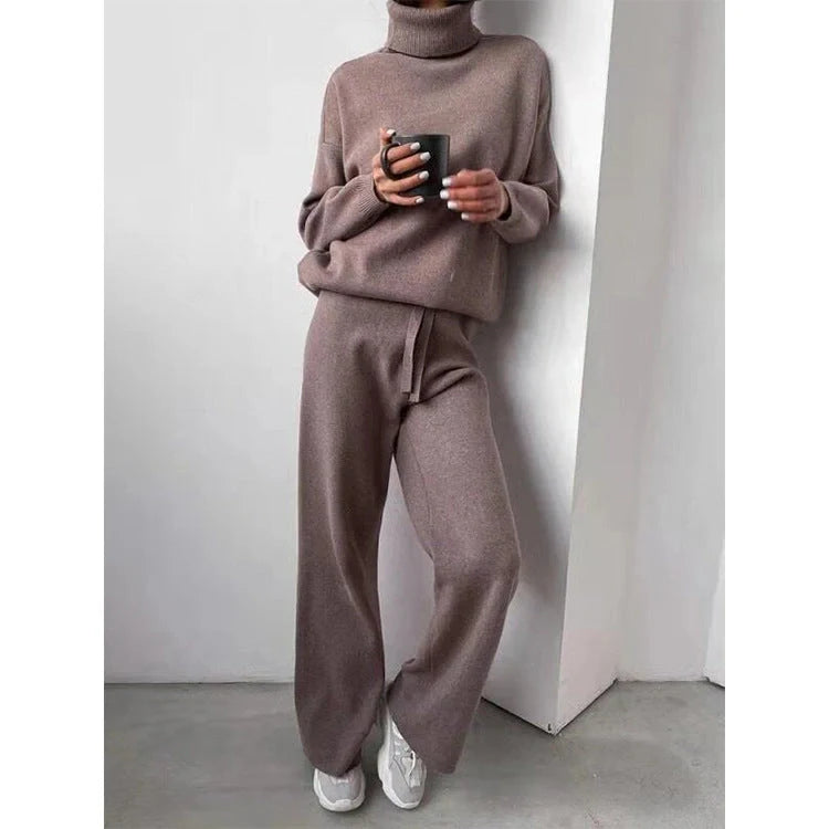 Women's casual turtleneck sweater and drawstring pants set in cotton-polyester blend