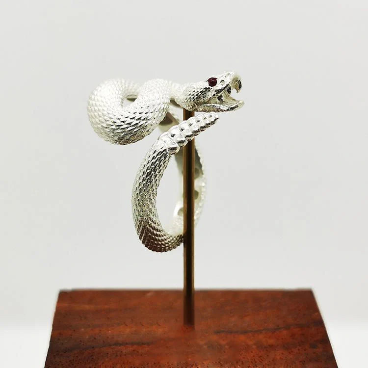 Adjustable snake ring in gothic design for men and women