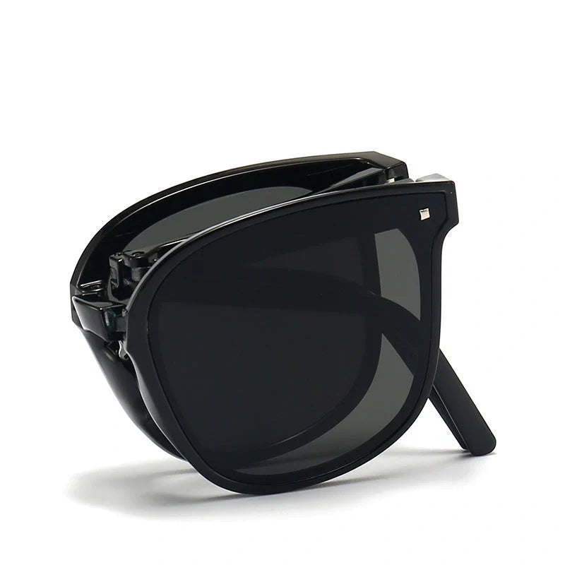 Folding sunglasses with UV400 protection in various colours