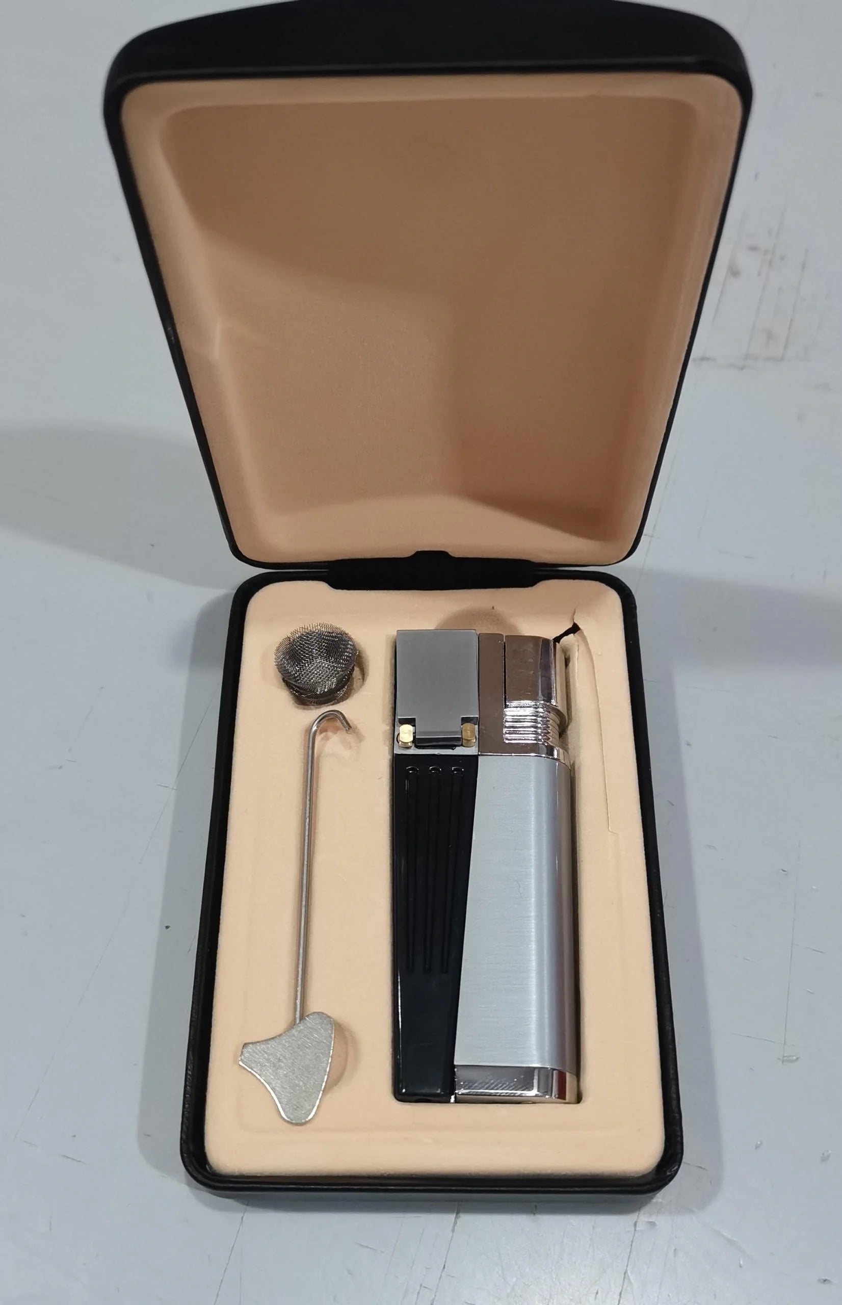 Foldable metal pipe lighter with stash compartment - eco-friendly smoking gadget