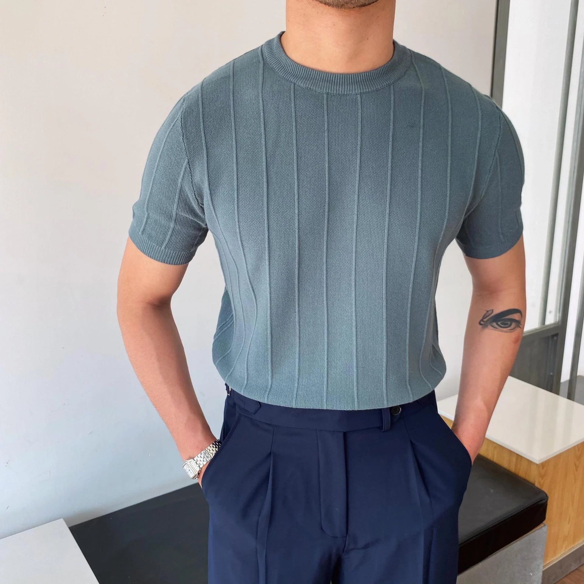 Men's lightweight knitted short sleeve T-shirt in various colours