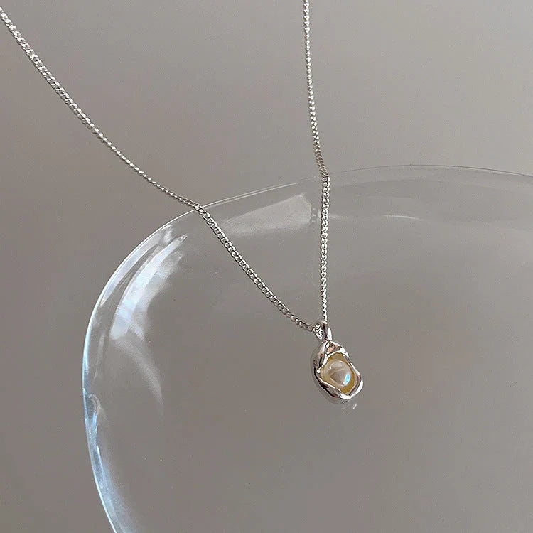 Elegant Irregular Zircon Pearl Metal Pendant Necklace for Women with Gold Plating