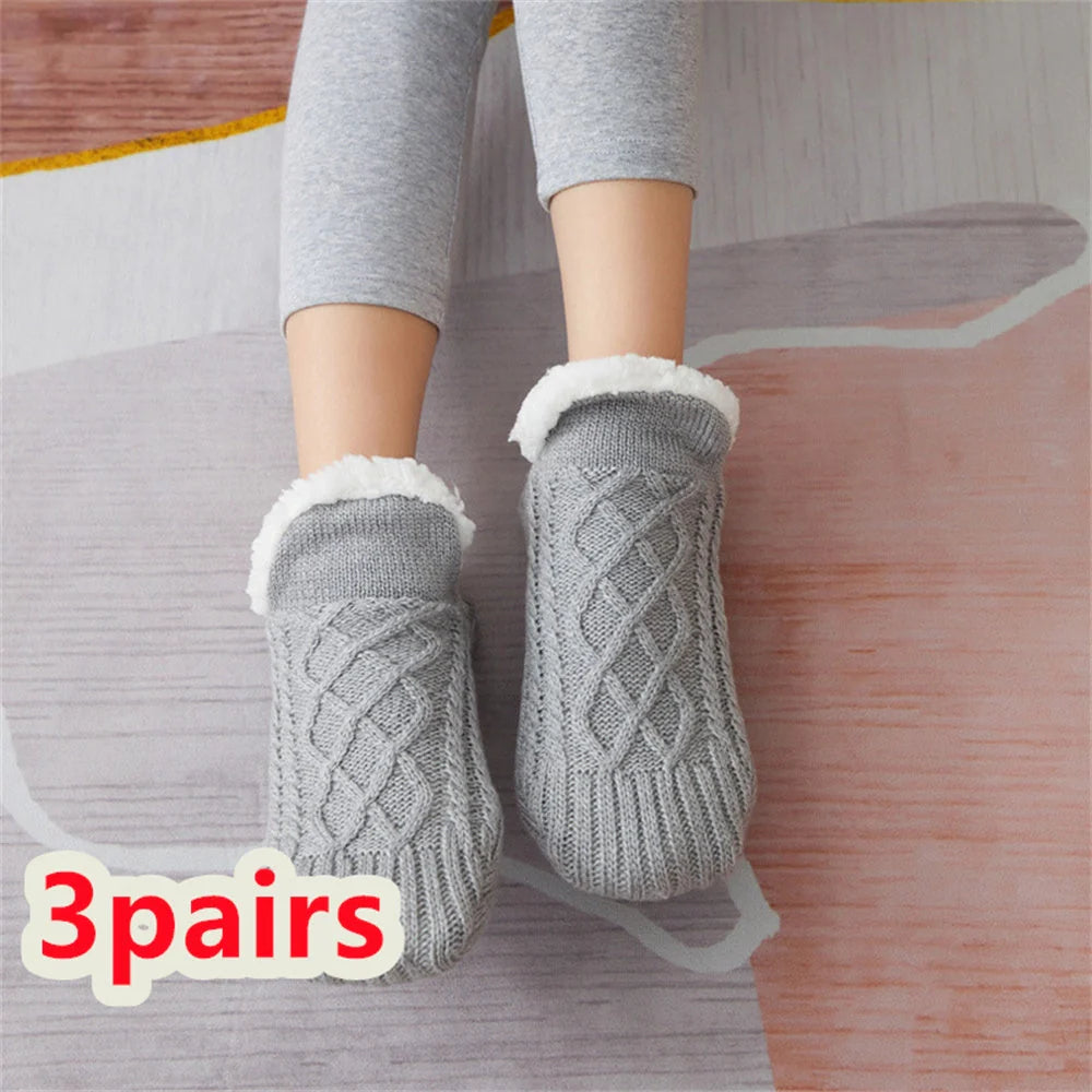 Winter woolen socks with non-slip dots in various colours