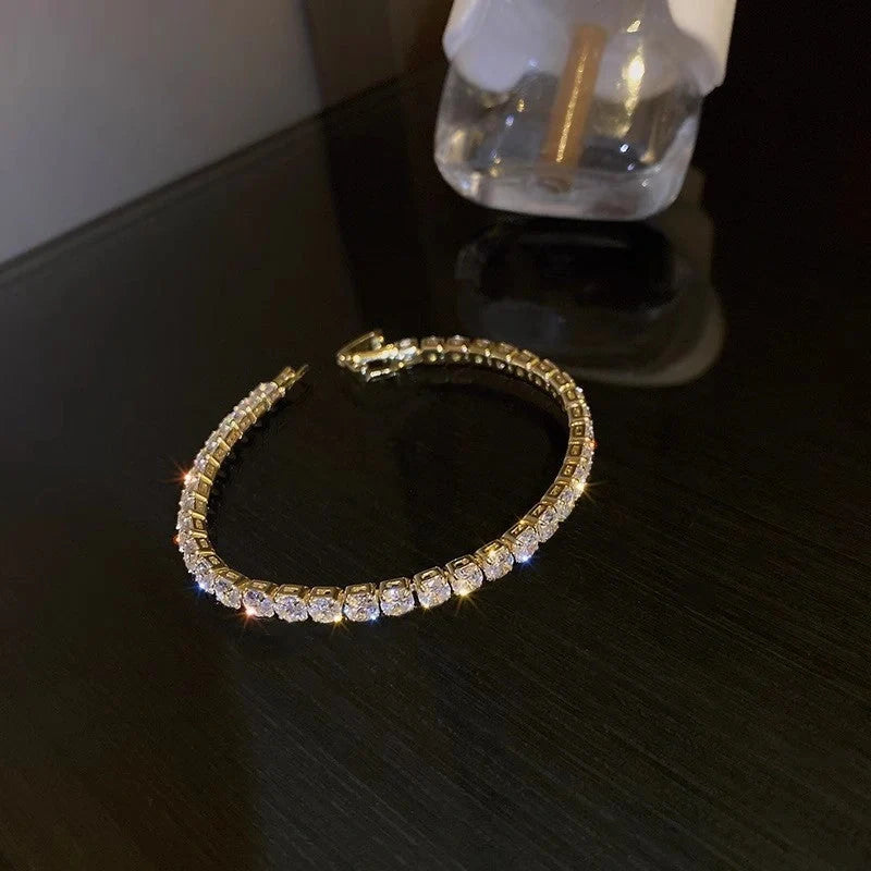 Elegant zircon geometric bracelet with South Korean fashion design