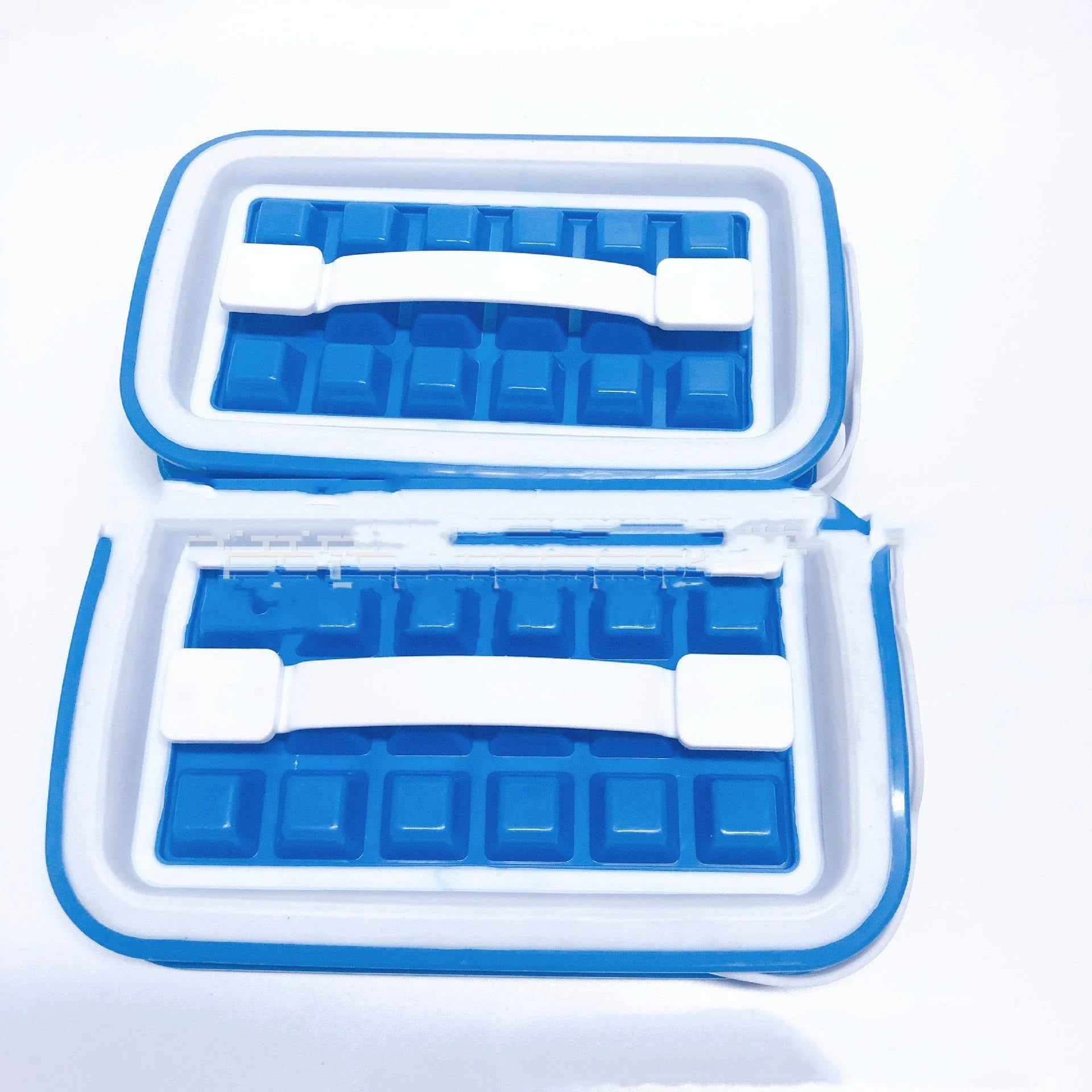 Premium silicone ice cube tray with 36 slow-melting cubes for chilled cocktails and beverages