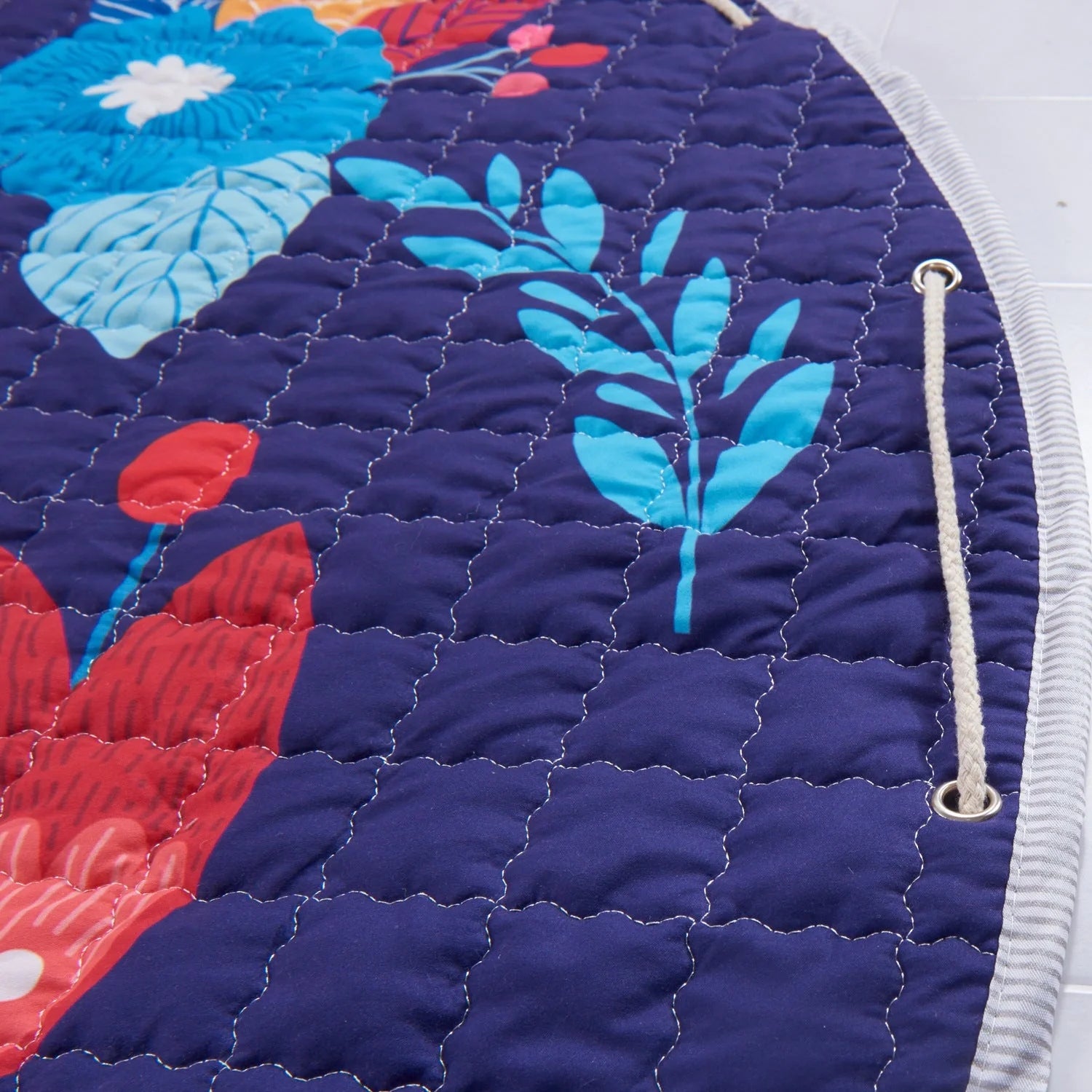 Round baby crawling mat with toy storage bag in various colours