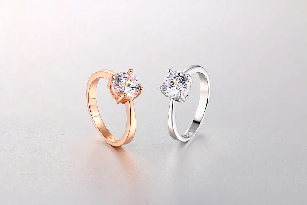 Elegant rose gold and zircon ring with a geometric design and sparkling zircon stones