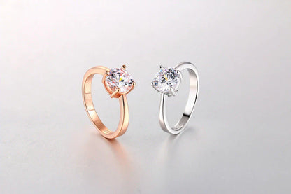 Elegant rose gold and zircon ring with a geometric design and sparkling zircon stones