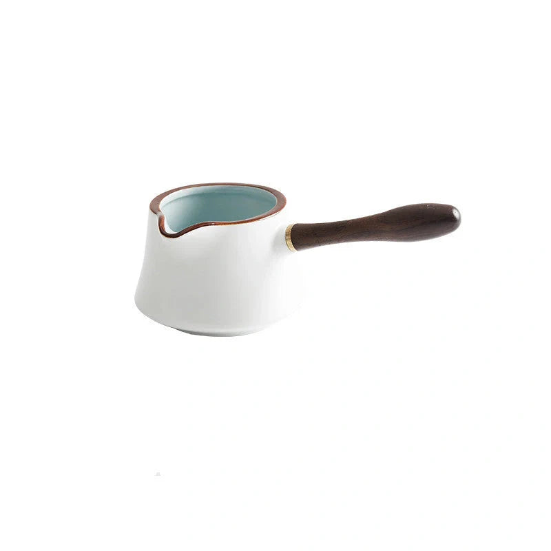Porcelain milk jug with acacia wood handle and V-shaped spout, 200ml capacity