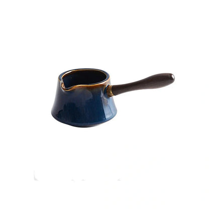 Porcelain milk jug with acacia wood handle and V-shaped spout, 200ml capacity