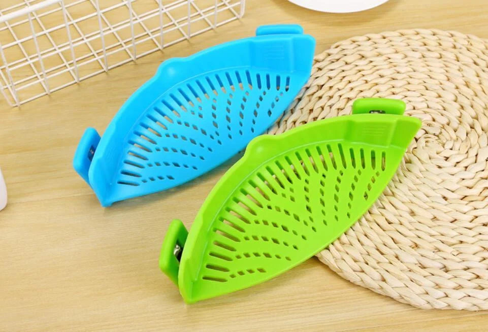 Silicone clip-on funnel oil strainer for pots and pans