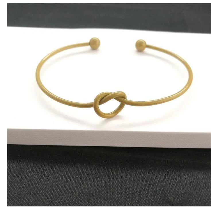 Elegant knotted O-type metal openwork bracelet in various colours