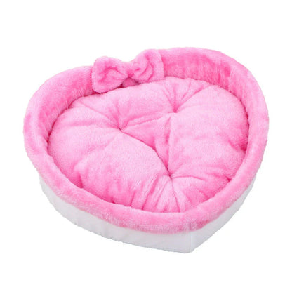 Cozy heart-shaped pet bed made of soft, plush material for comfortable sleep and relaxation for dogs and cats
