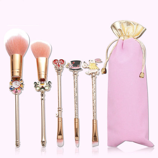 Alice makeup brush in rose gold and gold options for precise makeup application