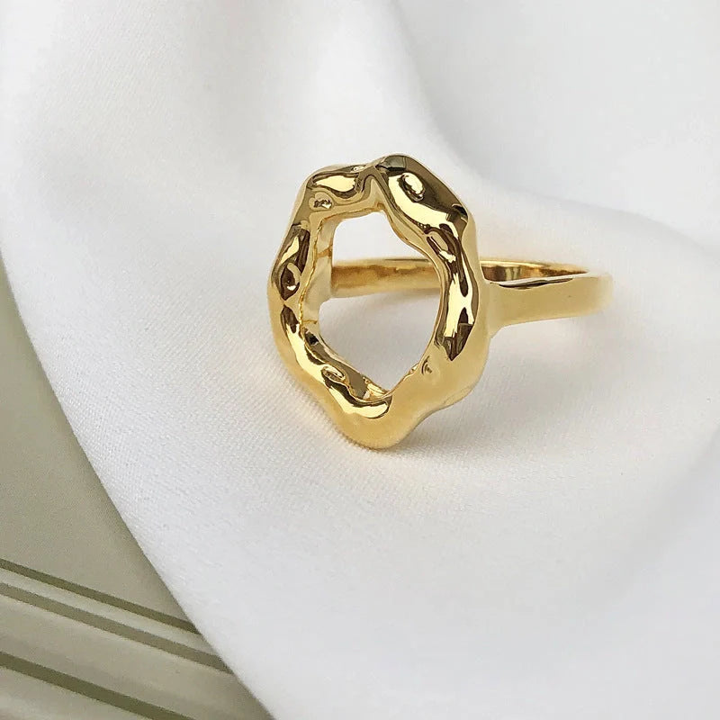 Vintage French cold wind ring with geometric design and electroplated finish for women