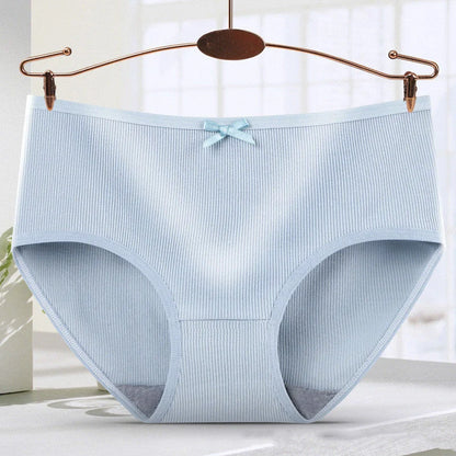 Breathable women's mid-rise non-marking shorts in solid colours