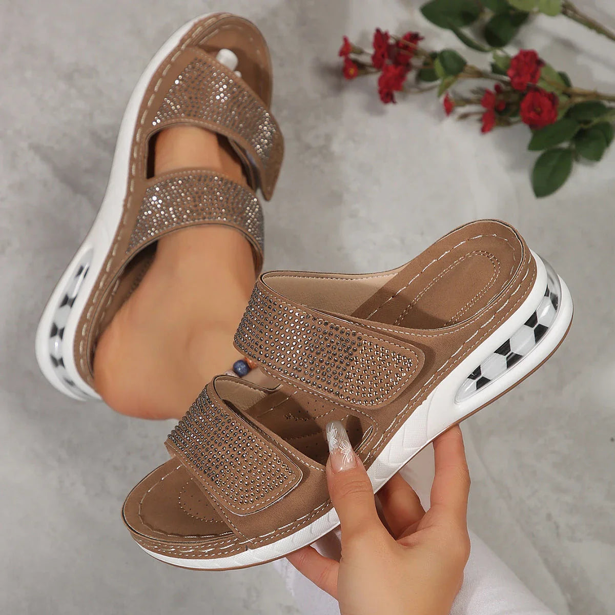 Fashionable rhinestone-embellished summer sandals with air-cushioned footbed