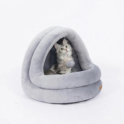 Luxurious pet bed made of high-quality velvet-like fabric, providing cosy and comfortable sleeping space for cats and small dogs