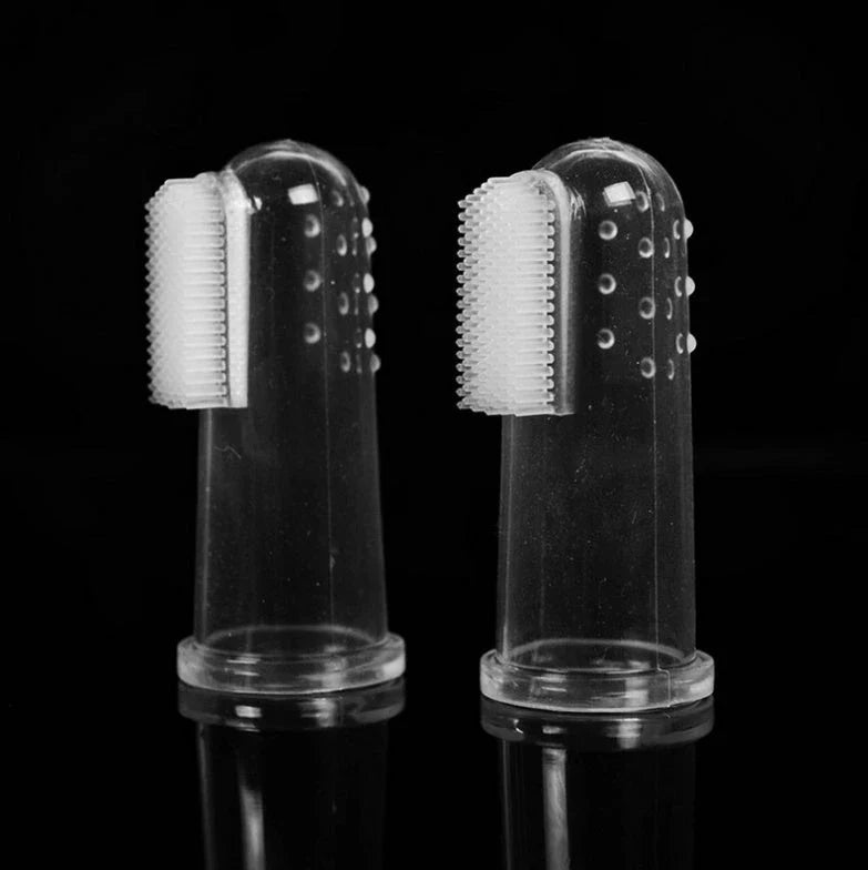 Silicone finger-mounted pet toothbrush for cleaning, freshening and strengthening cats' and dogs' teeth
