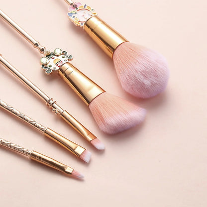 Alice makeup brush in rose gold and gold options for precise makeup application