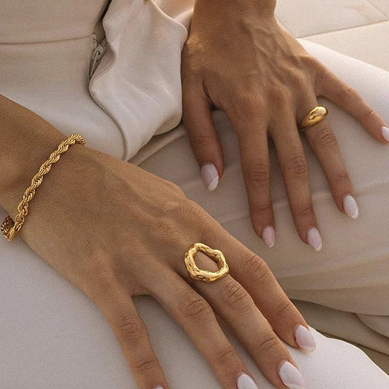 Vintage French cold wind ring with geometric design and electroplated finish for women