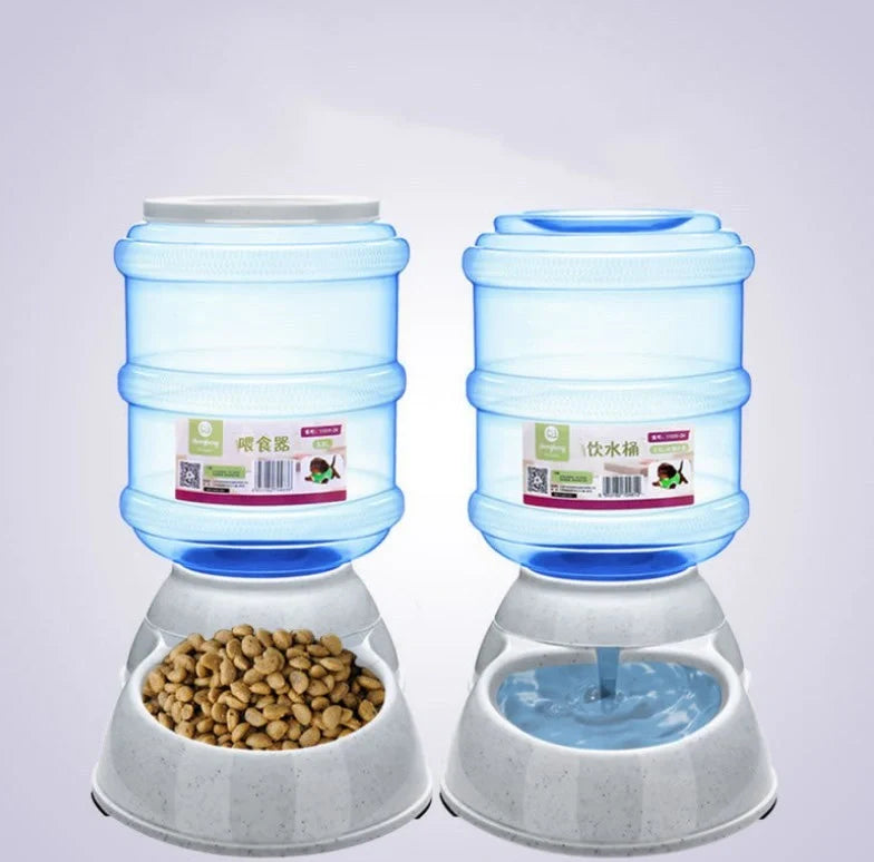 Automatic pet feeder and water dispenser for cats and dogs, available in green