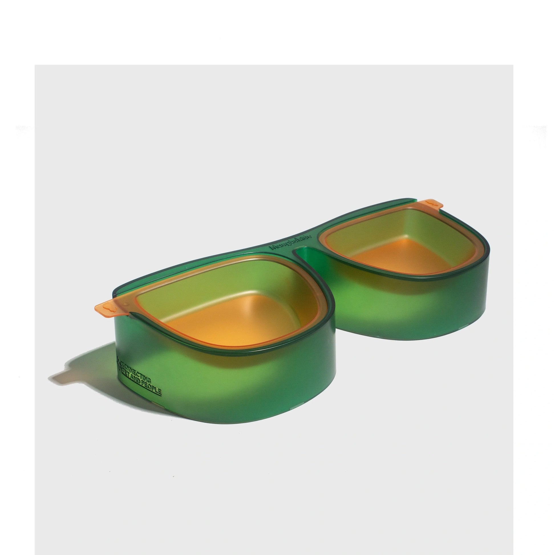 Anti-overturning double bowl for cats with 15° slant design in green