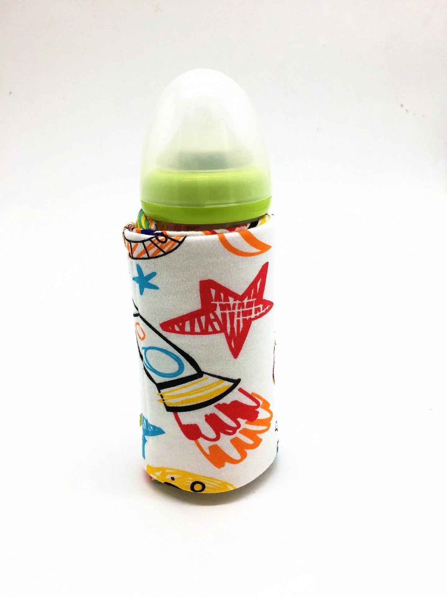 USB-powered baby bottle warmer and insulated travel bag for keeping milk warm on the go
