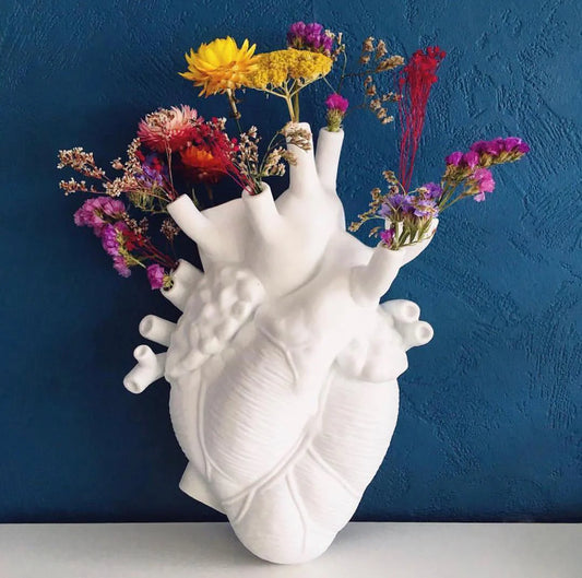 Nordic style heart-shaped dry vase for desktop decoration in various colours