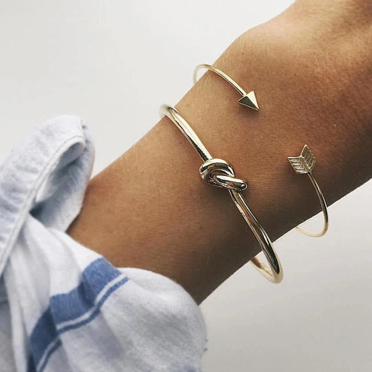 Elegant vintage arrow-inspired bracelet in gold, made from premium alloy for a lustrous, durable finish