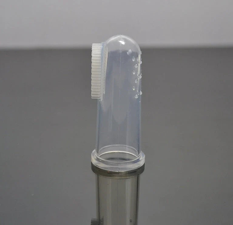 Silicone finger-mounted pet toothbrush for cleaning, freshening and strengthening cats' and dogs' teeth