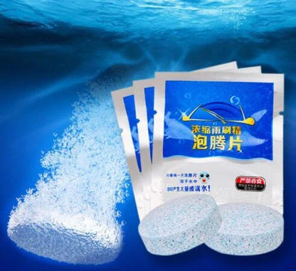 Effervescent spray cleaner for automotive glass with protective formula