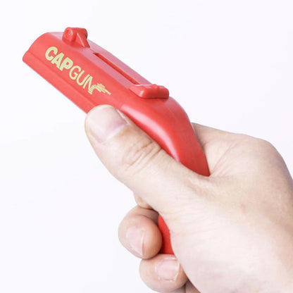 A catapult-style bottle opener made of high-quality ABS plastic, designed with a playful American-inspired flair to add entertainment to any British drinking occasion.