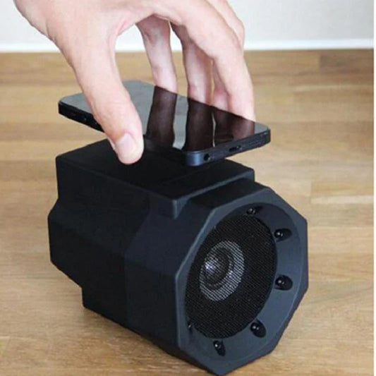 Innovative magnetic induction portable speaker with sleek black design and powerful 3W audio output