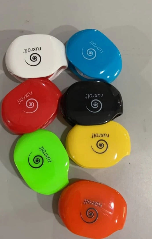 Automatic winder for earphone cable in various colors, compact and efficient