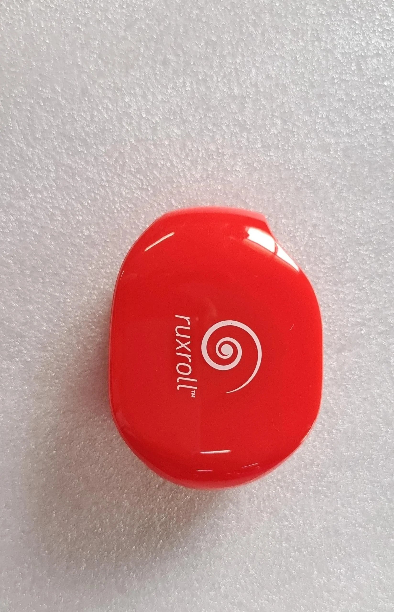Automatic winder for earphone cable in various colors, compact and efficient