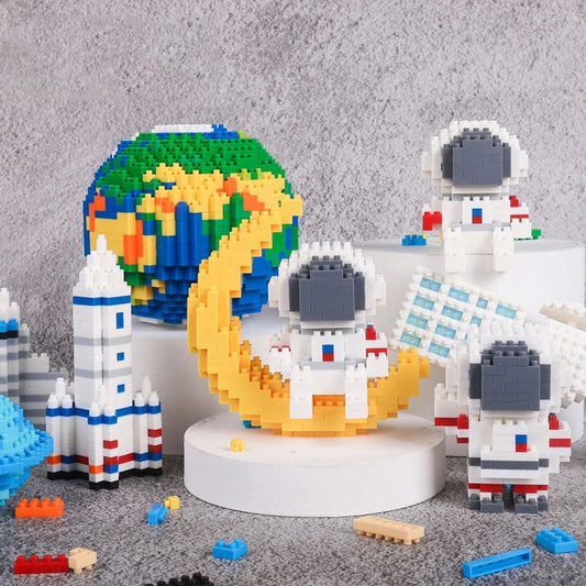 DIY Mini Astronaut Building Blocks for children, educational toy with 100-200 pieces